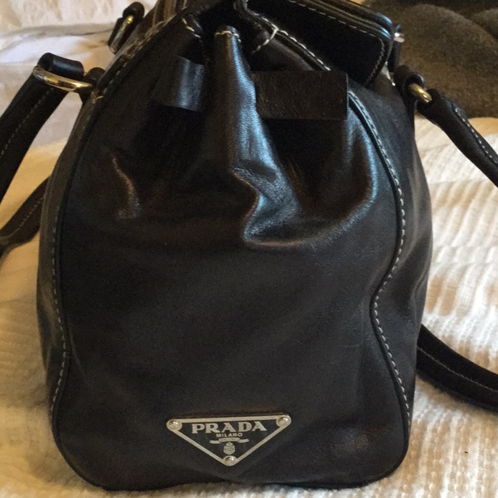 Prada bag - Picture 3 of 11